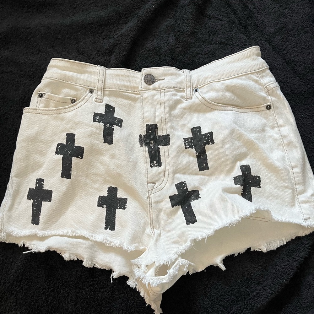 BDG  High Rise Dree Cheeky White Denim Shorts 31W